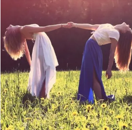 A demo photo of DET "Write about the Photo" questions: two women in a field